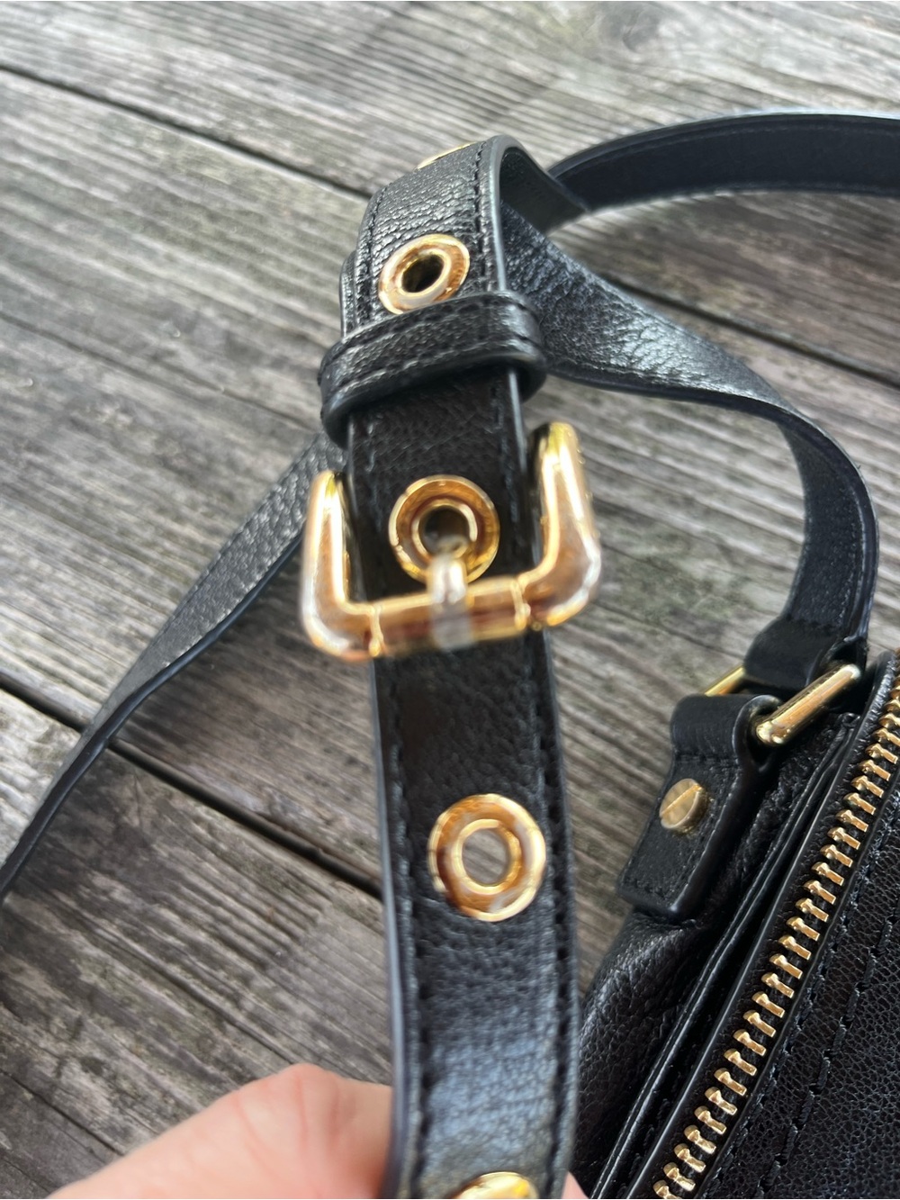 Michael KORS Black Leather Crossbody Bag with Gold Zipper Trim glazed leather - Picture 2 of 6
